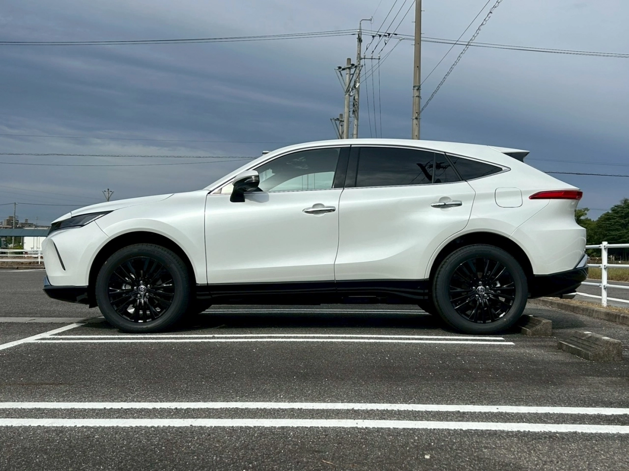 TOYOTA HARRIER HYBRID
