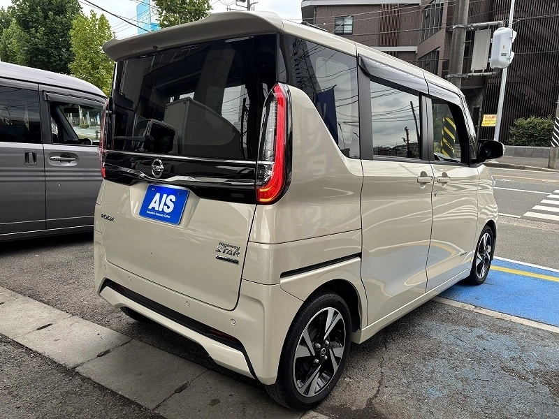 NISSAN ROOX