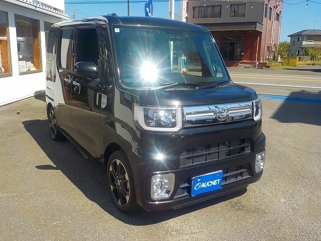 DAIHATSU WAKE