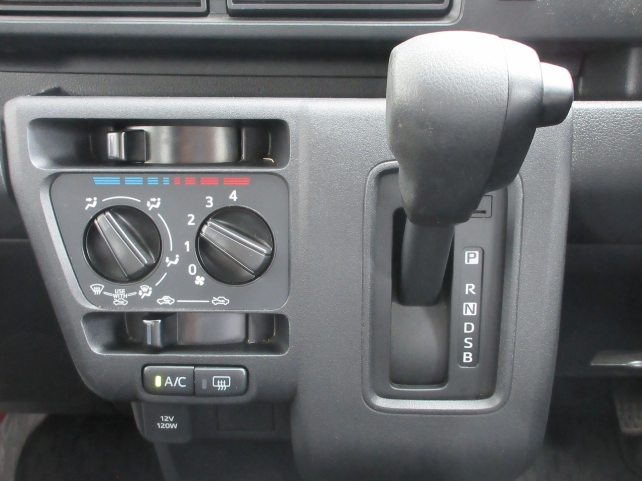 DAIHATSU HIJET CARGO