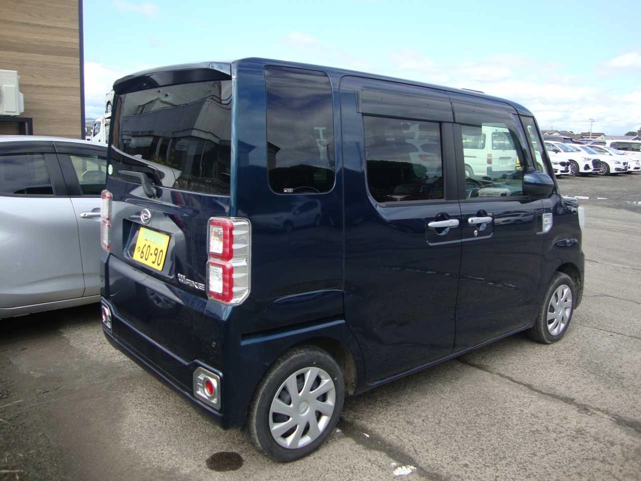DAIHATSU WAKE