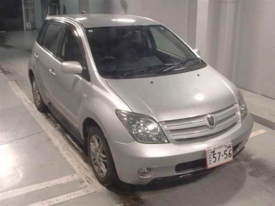 TOYOTA IST