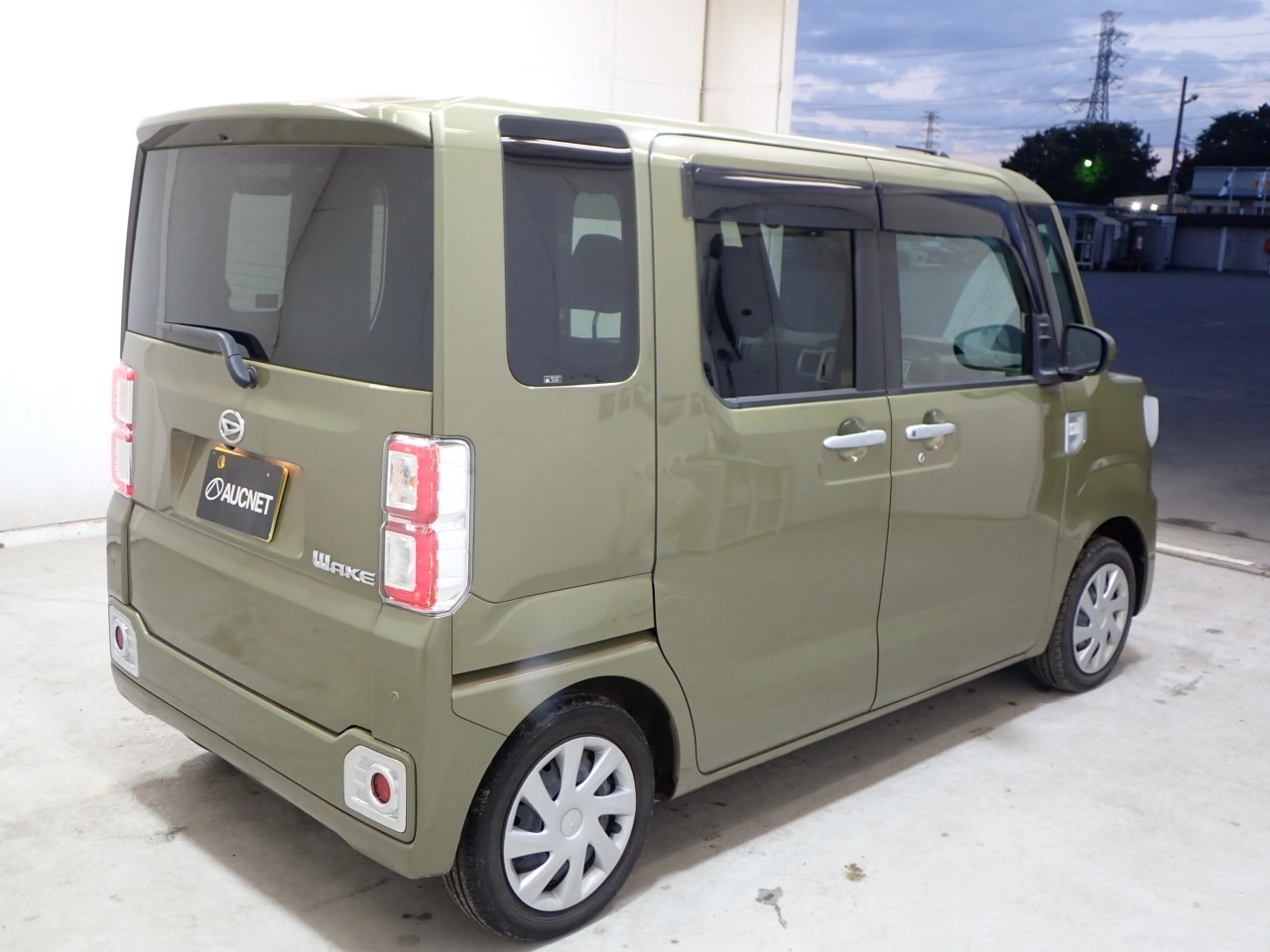 DAIHATSU WAKE