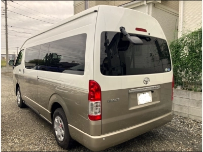 TOYOTA HIACE WAGON