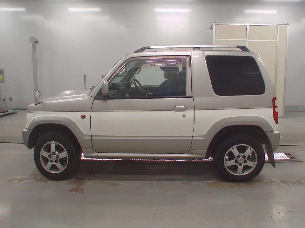 MITSUBISHI PAJERO MINI