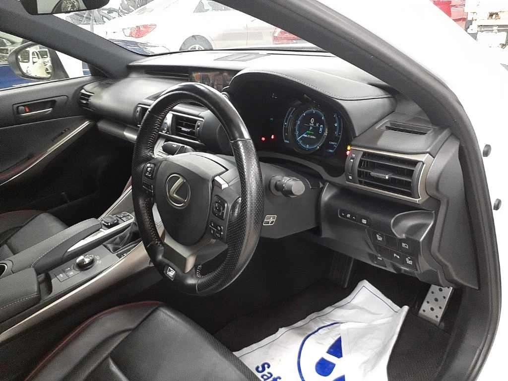LEXUS IS