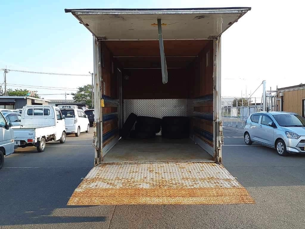 MITSUBISHI CANTER