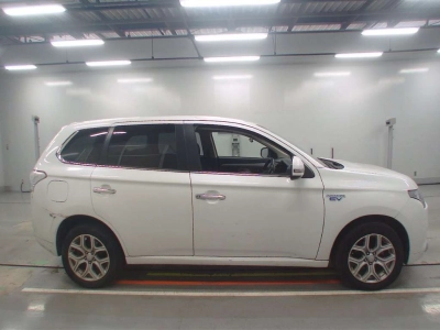 MITSUBISHI OUTLANDER PHEV