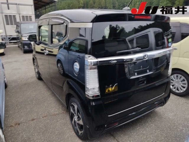 HONDA N-BOX SLASH