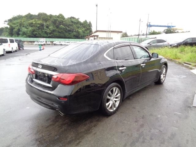 NISSAN FUGA