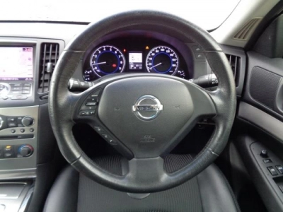 NISSAN SKYLINE