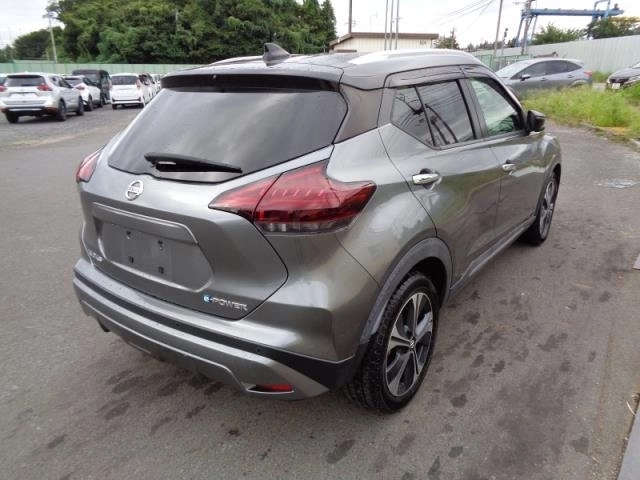 NISSAN KICKS