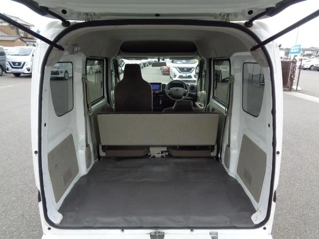 NISSAN CLIPPER VAN