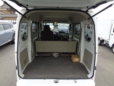 NISSAN CLIPPER VAN