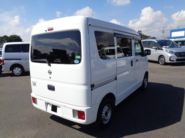 NISSAN CLIPPER VAN