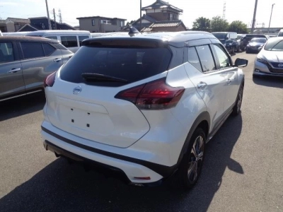 NISSAN KICKS