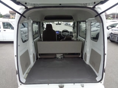 NISSAN CLIPPER VAN