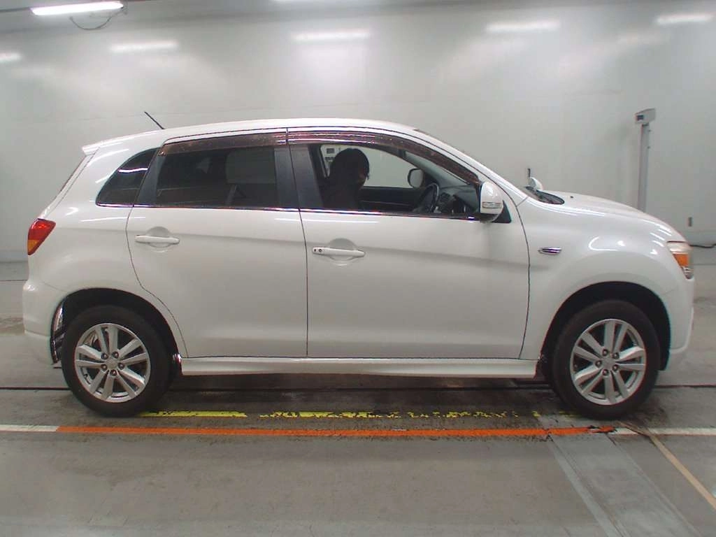 MITSUBISHI RVR