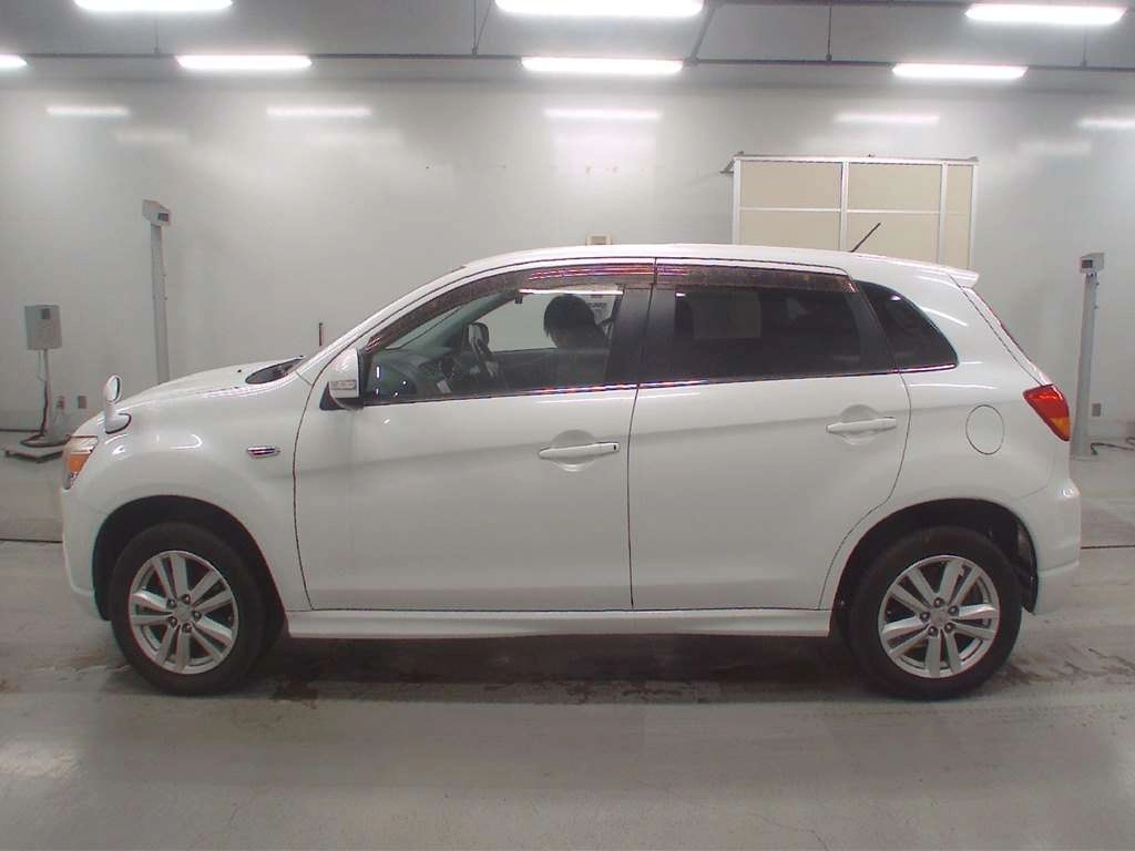 MITSUBISHI RVR