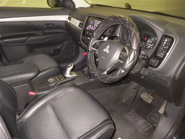 MITSUBISHI OUTLANDER PHEV