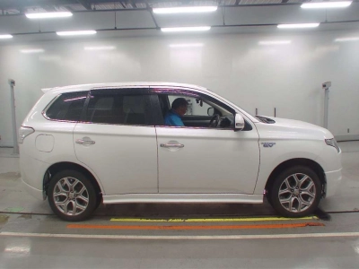 MITSUBISHI OUTLANDER PHEV