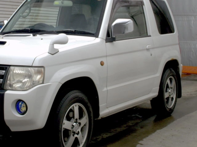 MITSUBISHI PAJERO MINI