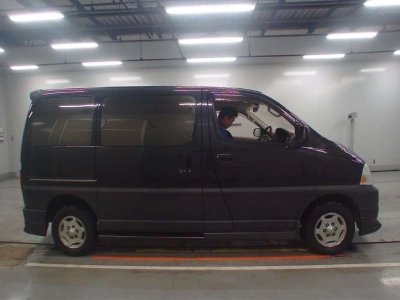 TOYOTA GRAND HIACE