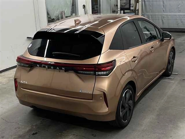 NISSAN AURA