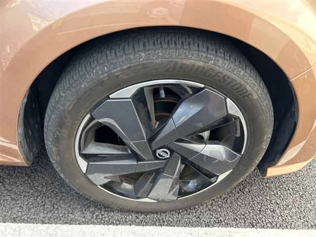 NISSAN AURA