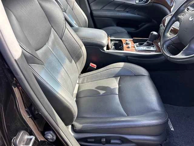 NISSAN FUGA