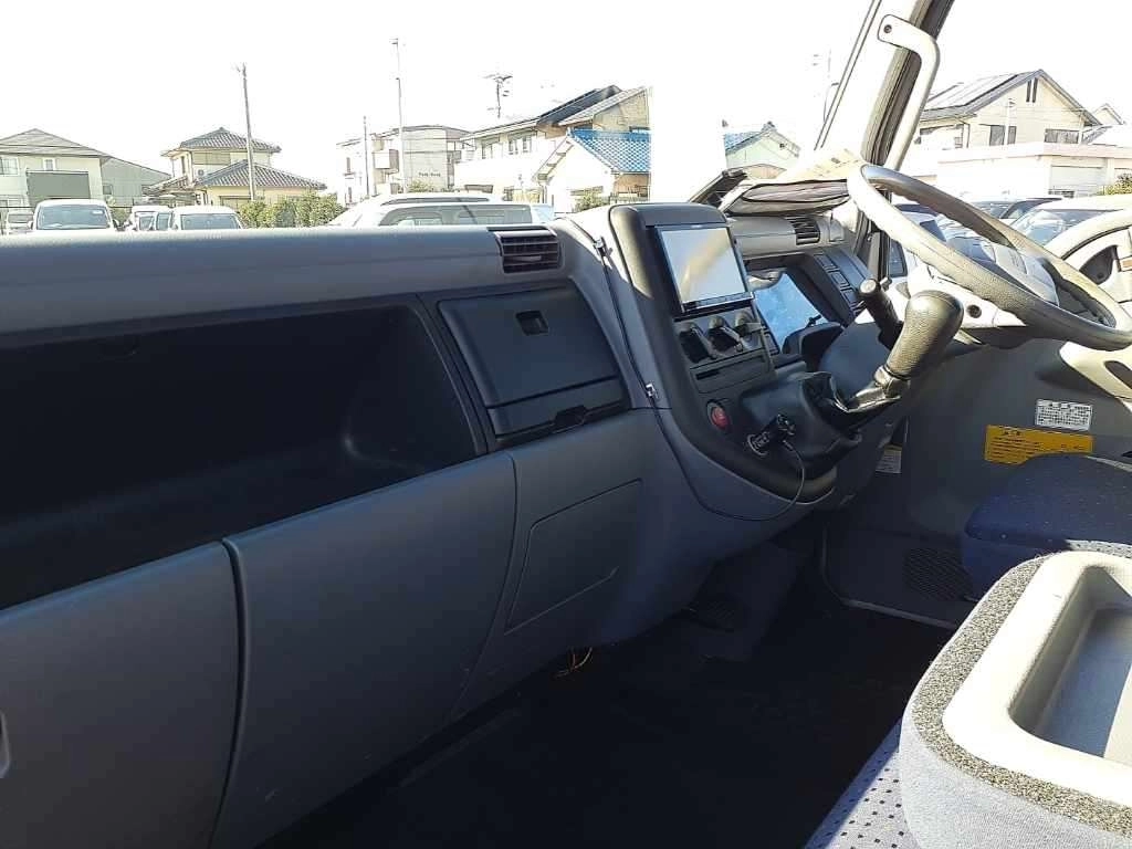 MITSUBISHI CANTER