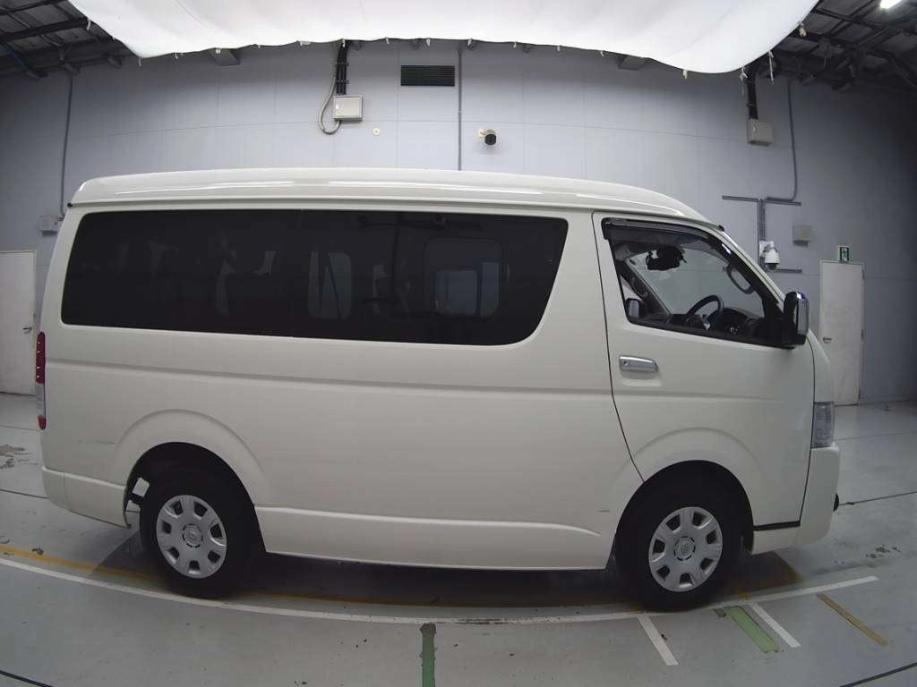 TOYOTA HIACE WAGON