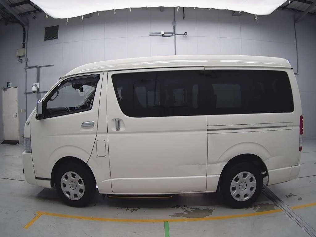 TOYOTA HIACE WAGON