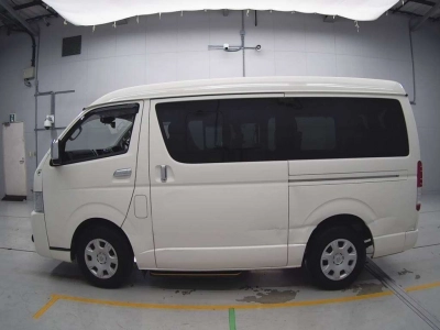 TOYOTA HIACE WAGON