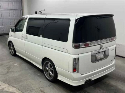 NISSAN ELGRAND