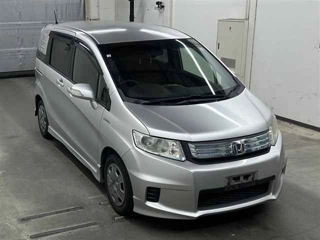 HONDA FREED SPIKE HYBRID