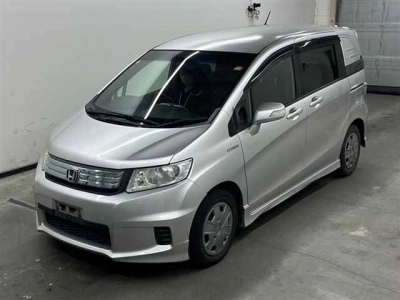 HONDA FREED SPIKE HYBRID
