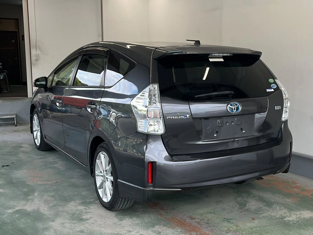 TOYOTA PRIUS ALPHA