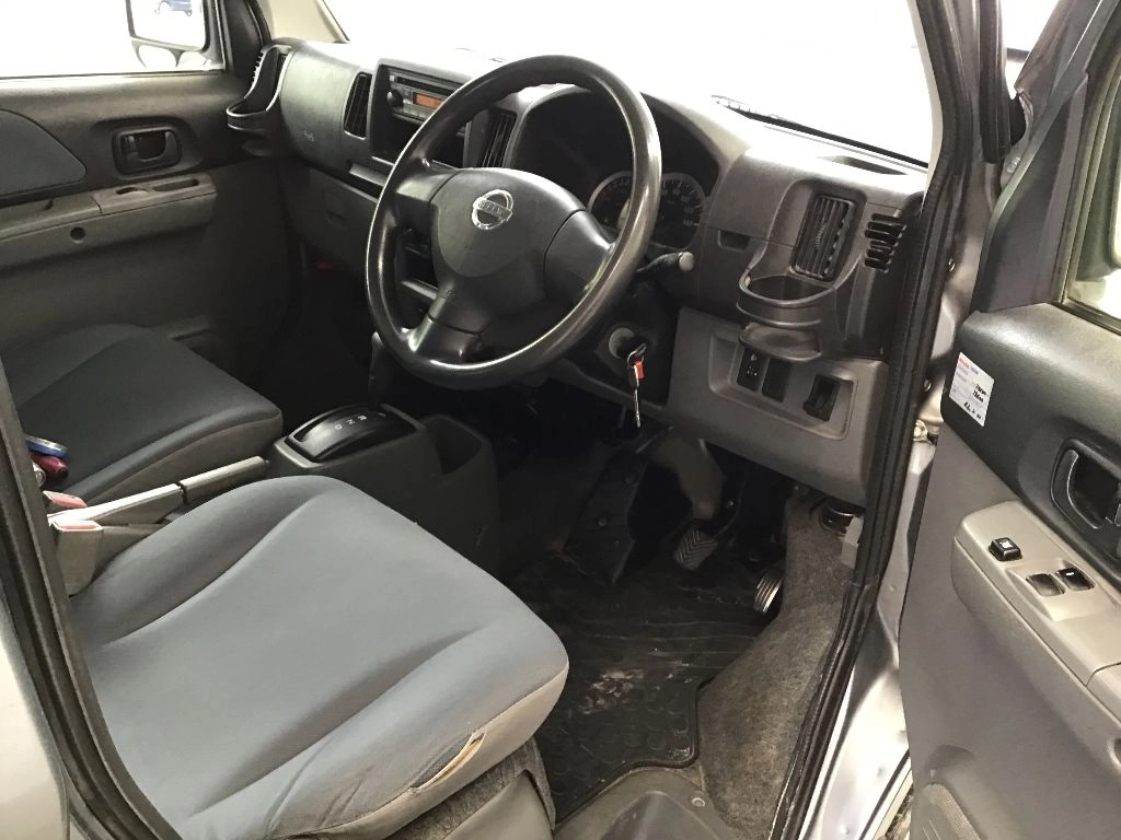 NISSAN NV100 CLIPPER