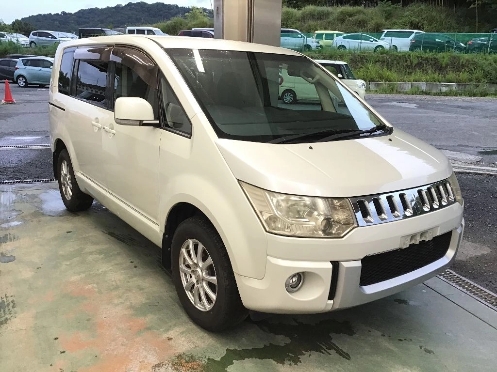 MITSUBISHI DELICA D:5