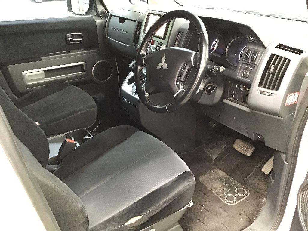 MITSUBISHI DELICA D:5