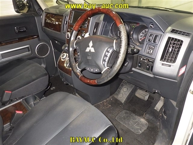 MITSUBISHI DELICA D:5