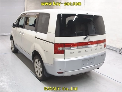 MITSUBISHI DELICA D:5