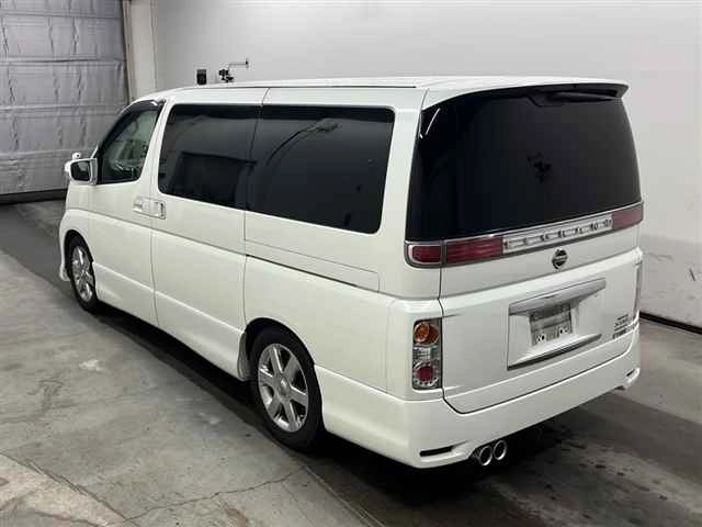NISSAN ELGRAND