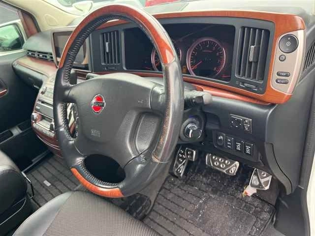 NISSAN ELGRAND