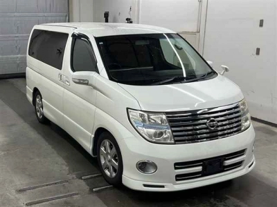 NISSAN ELGRAND