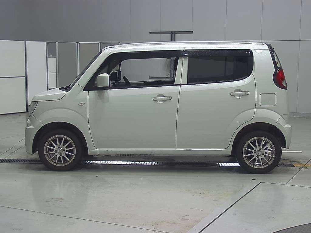 SUZUKI MRWAGON
