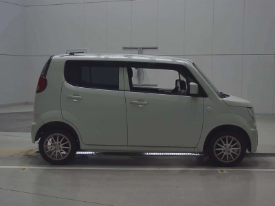 SUZUKI MRWAGON