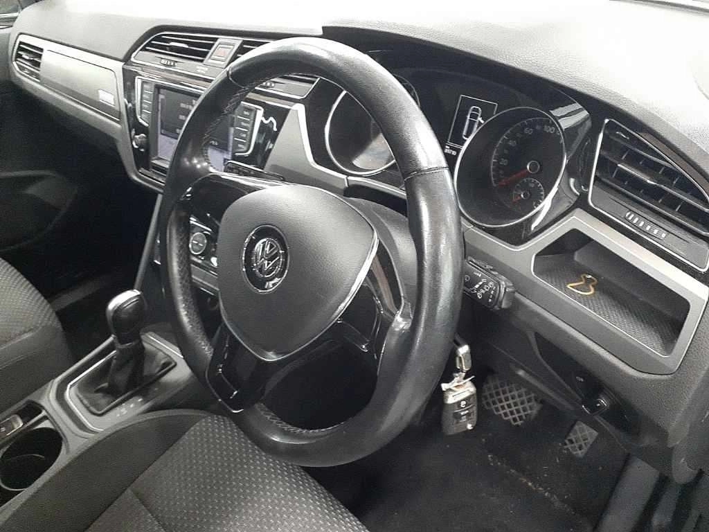 VOLKSWAGEN GOLF TOURAN