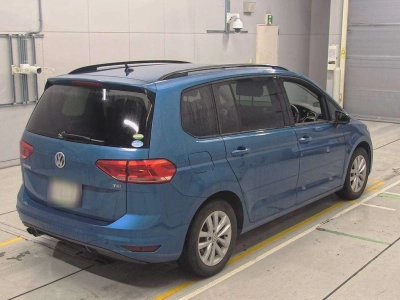 VOLKSWAGEN GOLF TOURAN
